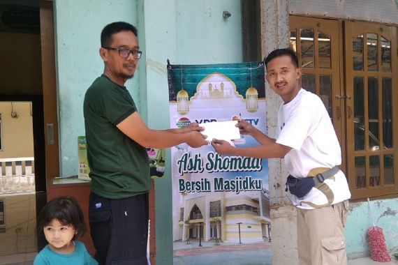 Program Bersih-Bersih Masjid DKM Ash Shomad Patut Menjadi Contoh - JPNN.COM