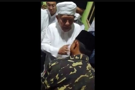 Viral, Kiai Tampar Anggota Banser, Singgung Soal Gereja - JPNN.COM