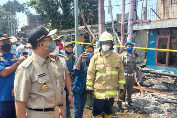 Anies Baswedan Janji 40 Pedagang Korban Kebakaran Pasar Gembrong Bakal Diberi Modal - JPNN.COM