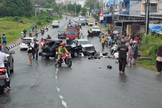 Kecelakaan Beruntun Melibatkan Prajurit TNI, Ada Korban Kondisi Mengenaskan, Lihat - JPNN.COM