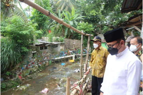 Menko Muhadjir Cek Kampung Kumuh di Bogor, Ternyata Ada Warga yang Belum - JPNN.COM