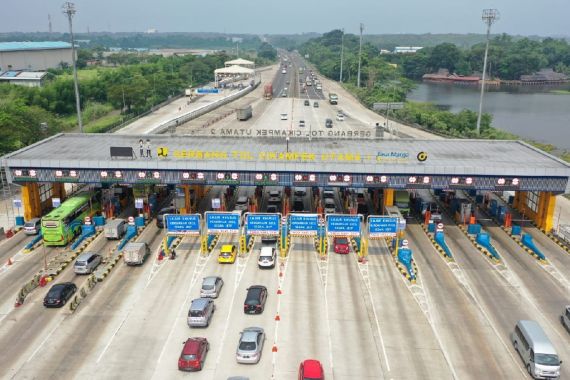 Tol Cikampek Padat, Pemudik Dimohon Berhati-hati - JPNN.COM