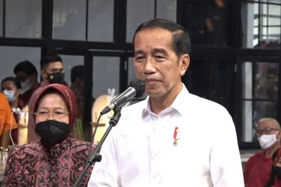 Jokowi: BLT Minyak Goreng Jangan Digunakan Beli Pulsa - JPNN.COM