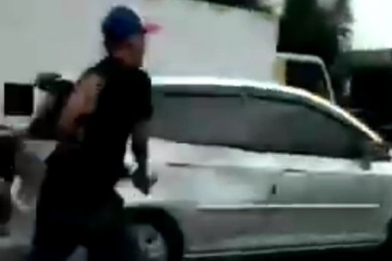 Viral Video Polisi Menangkap Penjahat di Gerbang Tol, Kombes Ibrahim Bilang Begini - JPNN.COM