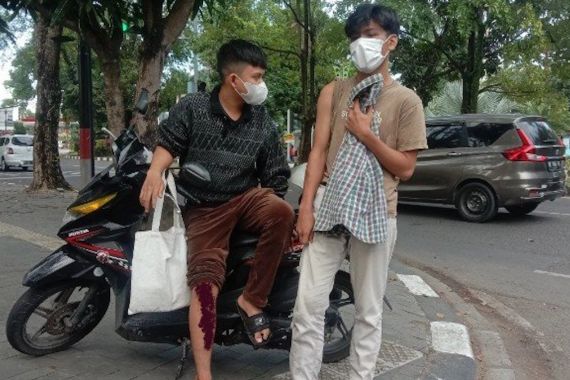 Dua Remaja Ini Mengaku Diserempet Oknum Polisi Lalu Lintas, Duh, Lihat Kakinya - JPNN.COM