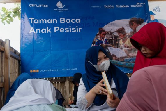 Dongkrak Minat Baca Masyarakat, Yayasan Maritim-Aruna Donasikan Buku hingga Papua - JPNN.COM