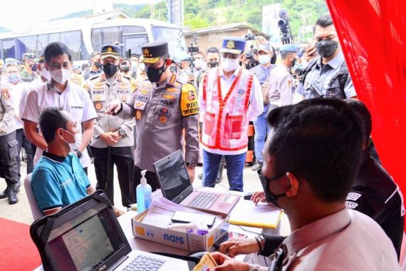 Kapolri Jenderal Listyo: Masyarakat Tidak Usah Cemas dan Takut untuk Mudik - JPNN.COM