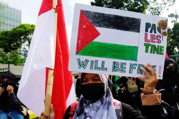 Bela Palestina, MUI Imbau Masyarakat Indonesia Boikot Produk-Produk Israel - JPNN.COM