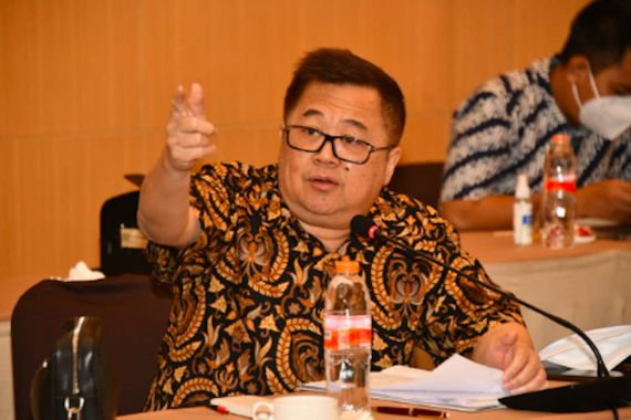 Biaya Proyek Kereta Cepat Jakarta-Bandung Membengkak, Politikus PDIP: Akibat Rini Soemarno Bertindak Gegabah - JPNN.COM