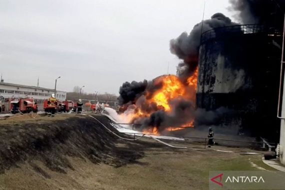 Gudang Amunisi Terbakar, Ukraina Mulai Menyerang Provinsi di Rusia - JPNN.COM