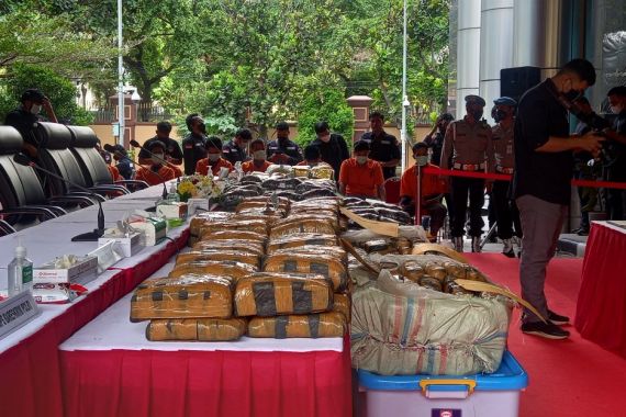 Bareskrim Amankan 238 Kg Sabu-Sabu dan 121,28 Kilogram Ganja - JPNN.COM