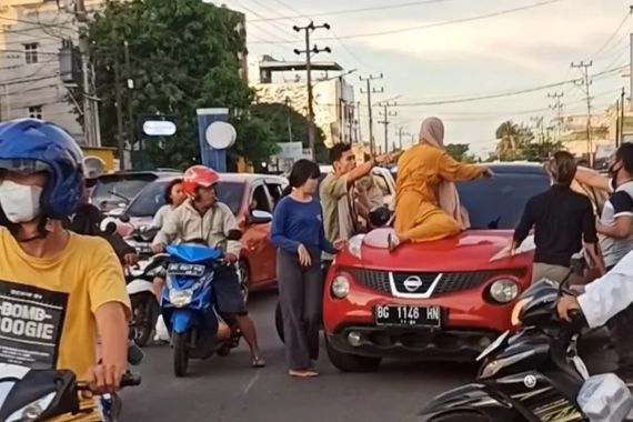 Oknum Polisi Tepergok Selingkuh, Kapolres: Sudah Dicopot - JPNN.COM
