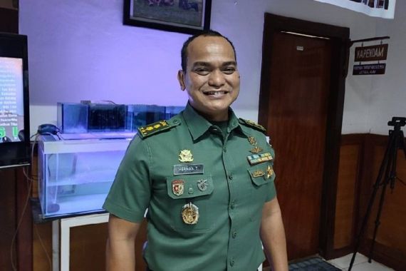 Anggota KKB Merayap Masuk ke Pos TNI, Ada yang Bersenjata Api - JPNN.COM