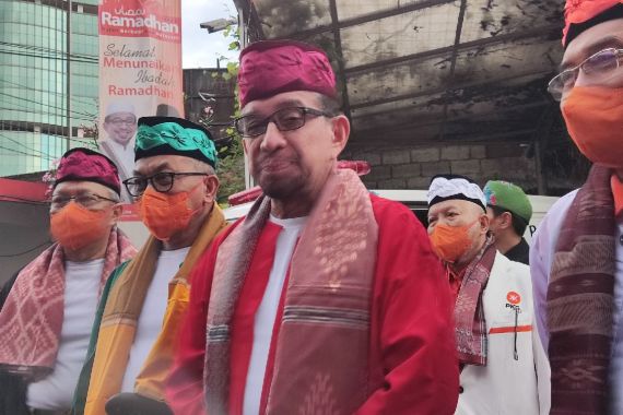 Salim Segaf Minta Pemerintah Menahan Hasrat Menaikkan Harga Barang Kebutuhan Rakyat - JPNN.COM