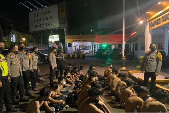 Polisi Bergerak, Seratusan Anggota Geng Motor Sukabumi Langsung Digaruk, Tuh Lihat - JPNN.COM