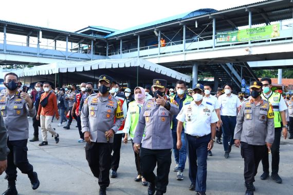 Pelabuhan Merak Sempat Macet Parah, Kapolri Langsung Turun Tangan - JPNN.COM