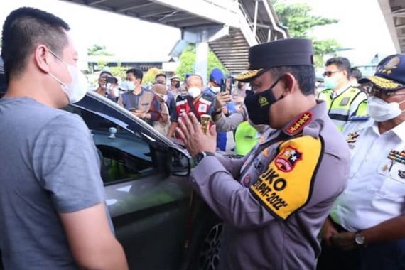 Setelah 14 Jam di Perjalanan, Pemudik Asal Jakarta Ini Langsung Ditemui Kapolri - JPNN.COM