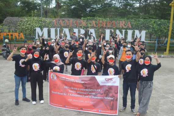 Sukarelawan Ganjar Milenial Berbagi Sembako di 7 Wilayah - JPNN.COM