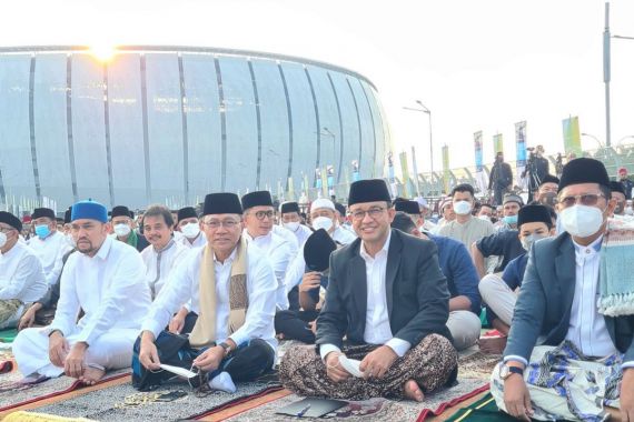 Salat Idulfitri Bersama di JIS, Zulkifli Hasan Puji Anies Sukses Bangun Jakarta - JPNN.COM