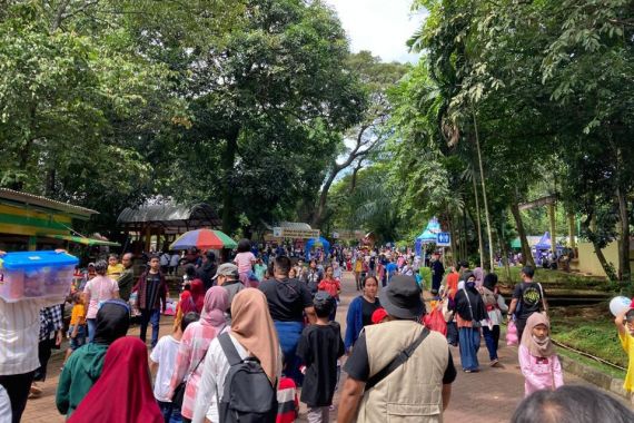 Manfaatkan Libur Lebaran ke Ragunan, Warga Jakarta Antusias, Lihat Penampakannya - JPNN.COM