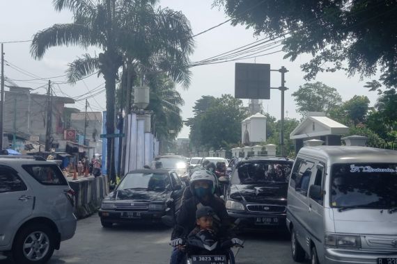 H+3 Lebaran, Ribuan Warga Memadati Taman Margasatwa Ragunan - JPNN.COM