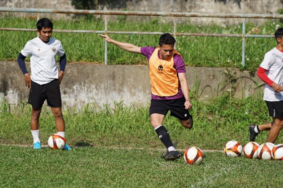 Kondisi Lapangan Latihan SEA Games 2021 Buruk, Ini Kata Shin Tae Yong - JPNN.COM