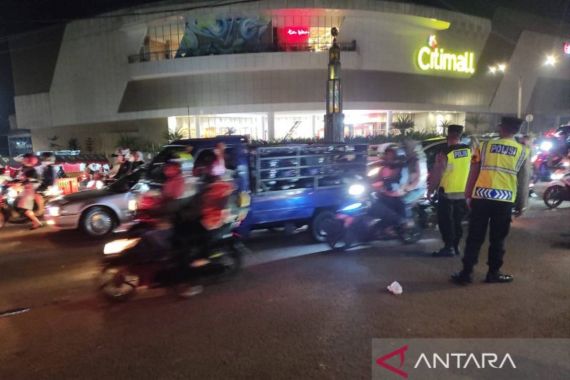 Puncak Macet Total, Polisi Tutup Jalur dari Cianjur ke Bogor - JPNN.COM
