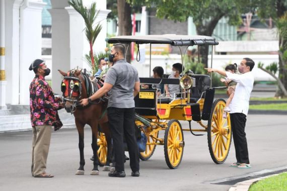 Keluarga Mulai Berkumpul, Ini yang Dilakukan Jokowi pada Lebaran Kedua - JPNN.COM