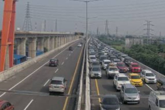 Pagi Ini Tol Layang Jakarta-Cikampek Padat 16 KM, Akses Masuk Ditutup Sementara - JPNN.COM