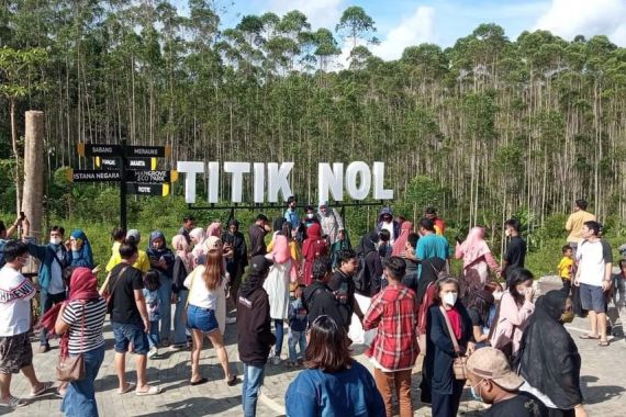 Membeludak, Ribuan Pengunjung Padati Titik Nol IKN Nusantara, Lihat tuh - JPNN.COM