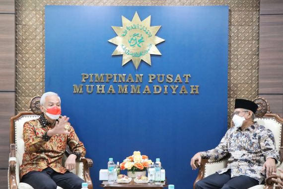 Ganjar Diskusi Soal Kebangkitan UMKM dan Ketahanan Pangan Bersama Haedar Nashir - JPNN.COM