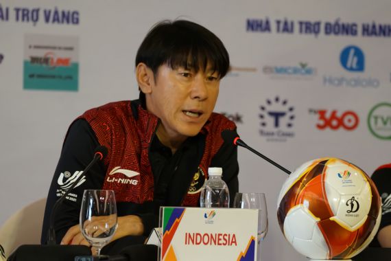 Respons Shin Tae Yong saat Ketum PSSI Sambut Kedatangan Timnas Indonesia - JPNN.COM