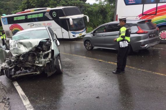 Minibus vs Bus di Aceh Besar, Empat Orang Luka-Luka, Satu Orang Dosen - JPNN.COM