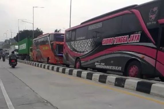 Imbas One Way Tol Jakarta-Cikampek, 6 Jam dari Bogor ke Bekasi - JPNN.COM