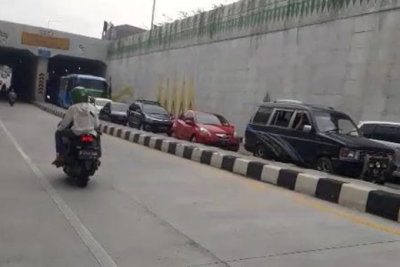 Dampak One Way Tol Jakarta-Cikampek, Jalur Arteri Bekasi Lumpuh - JPNN.COM