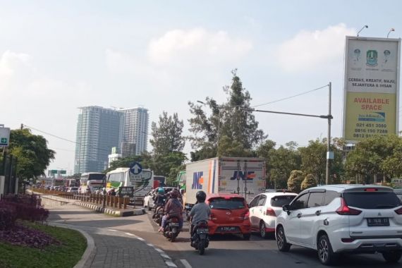 Imbas One Way di Tol Japek, Kota Bekasi Diselimuti Kemacetan - JPNN.COM