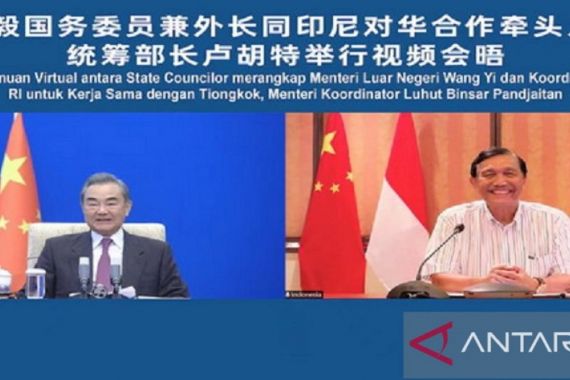 Menlu Wang Yi Tegaskan Komitmen China, Pak Luhut Tersenyum Semringah - JPNN.COM