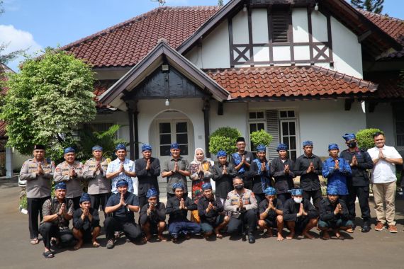 Puluhan Orang Baduy Datangi Rumah Kapolda Banten, Keluhkan Lahan dan Menhut - JPNN.COM