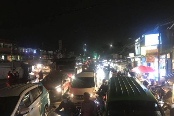 10.429 Kendaraan Melintasi Gerbang Tol Ciawi Menuju Jakarta - JPNN.COM