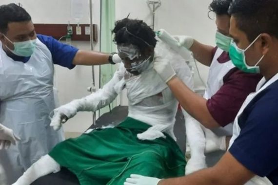 Gerobak Bakso Goreng Terbakar, 9 Orang Terpaksa Dilarikan ke Rumah Sakit - JPNN.COM