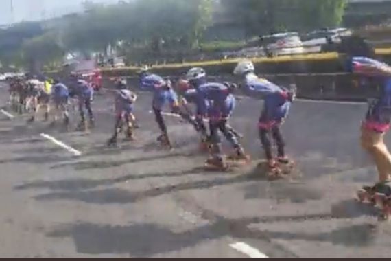 Viral Aksi Pemain Sepatu Roda di Jalan Raya, Polisi Garap Perserosi - JPNN.COM