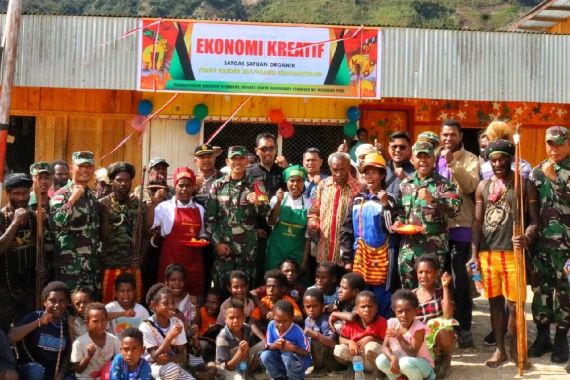 Mendorong Perekonomian Masyarakat, Satgas TNI Bergerak di Wilayah Pegunungan Papua - JPNN.COM