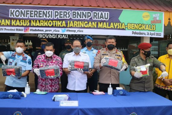 Bea Cukai dan BNN Gagalkan Peredaran Barang Haram Ini, Lihat Hasil Tangkapannya - JPNN.COM