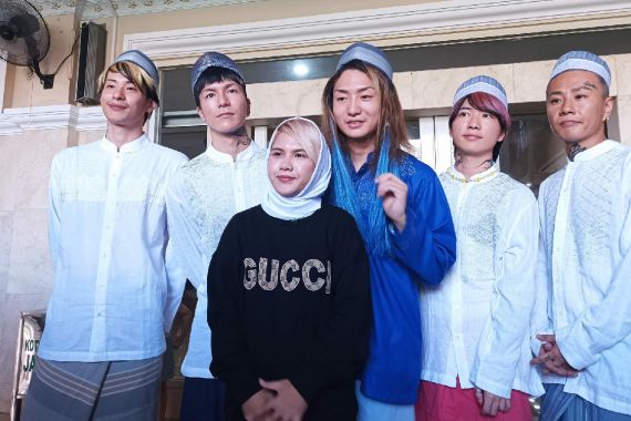 Lewat Cara ini Evelyn Ajak Grup DJ Asal Jepang Belajar Budaya Islam di Indonesia - JPNN.COM