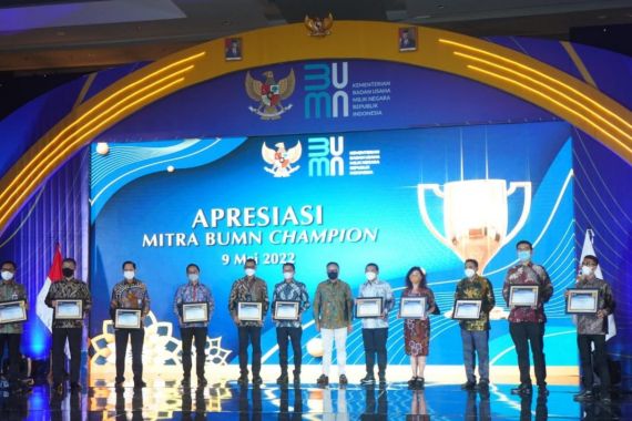 Top, PLN Raih Penghargaan Mitra BUMN Champion 2022 dari Menteri Erick Thohir - JPNN.COM