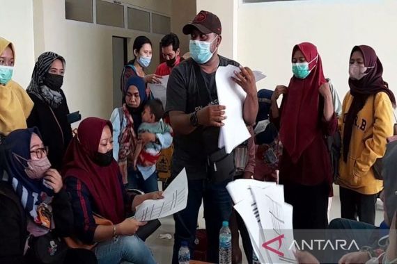 Ibu-Ibu Korban Arisan Fiktif Laporkan Pasutri ke Polresta Surakarta - JPNN.COM
