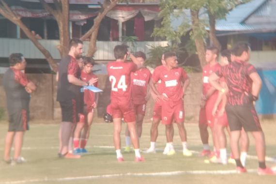 Liga 1 2022: Komentar Bernardo Tavares Soal Pemain Baru PSM Makassar - JPNN.COM