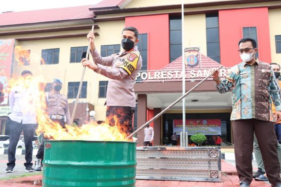 Polisi Musnahkan 4 Kg Ganja asal Aceh yang Hendak Diedarkan ke Komunitas - JPNN.COM