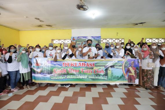 Sukarelawan Sandi Uno Beri Sembako Murah untuk Masyarakat Sumbar - JPNN.COM
