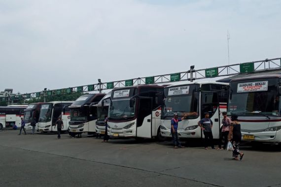 Meliput di Terminal Bekasi, Wartawan Diintimidasi 2 Calo, Diancam Dikuliti - JPNN.COM